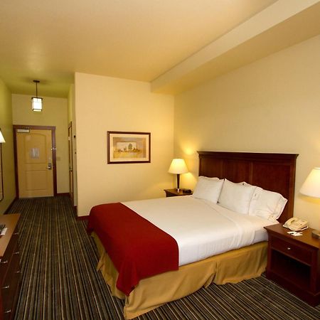 Holiday Inn Express Turlock By Ihg Kültér fotó