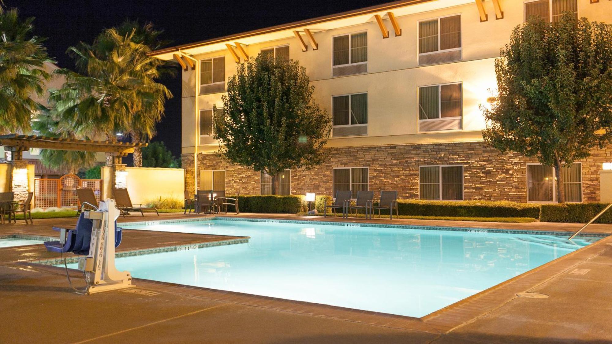 Holiday Inn Express Turlock By Ihg Kültér fotó