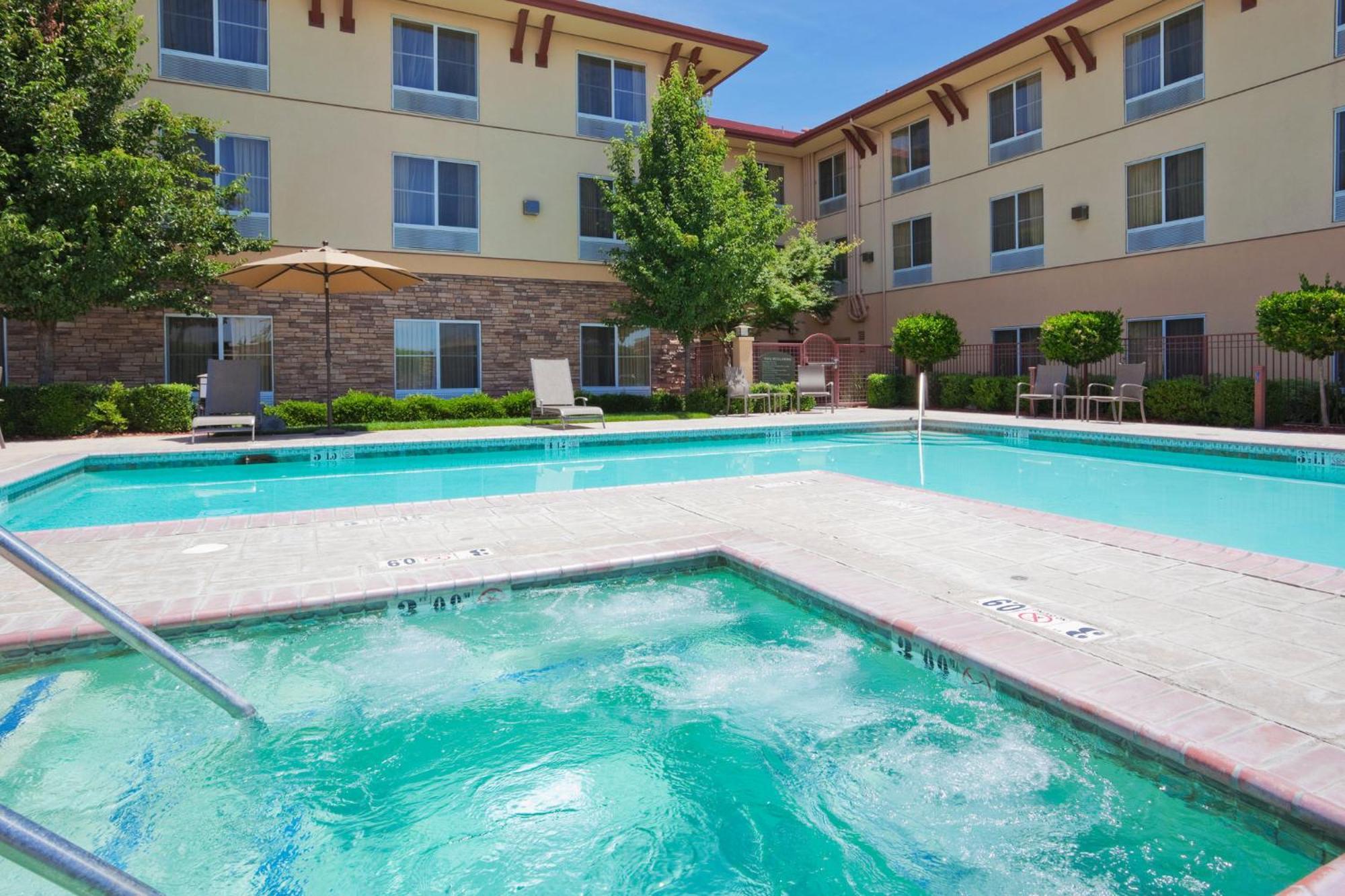 Holiday Inn Express Turlock By Ihg Kültér fotó