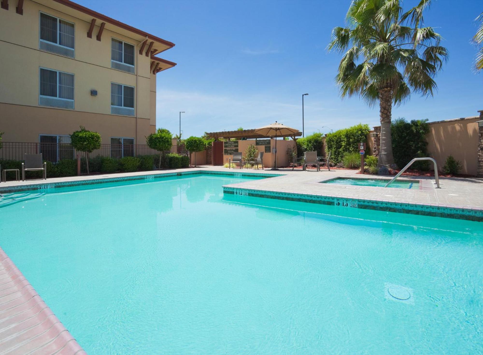 Holiday Inn Express Turlock By Ihg Kültér fotó